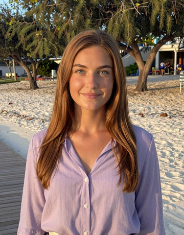 Lisanne, 26, Aruban woman dating profile at Eagle Beach with divi-divi trees