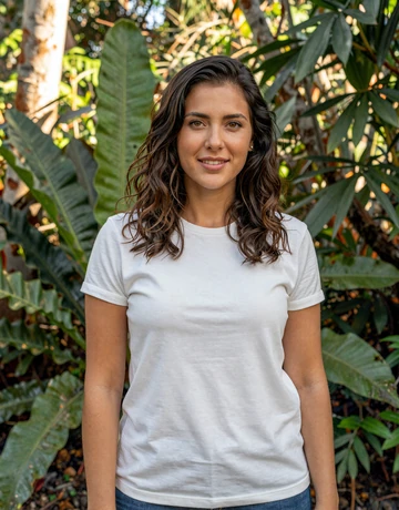 Sofía, 31, educated Costa Rican single from Heredia in a botanical garden setting